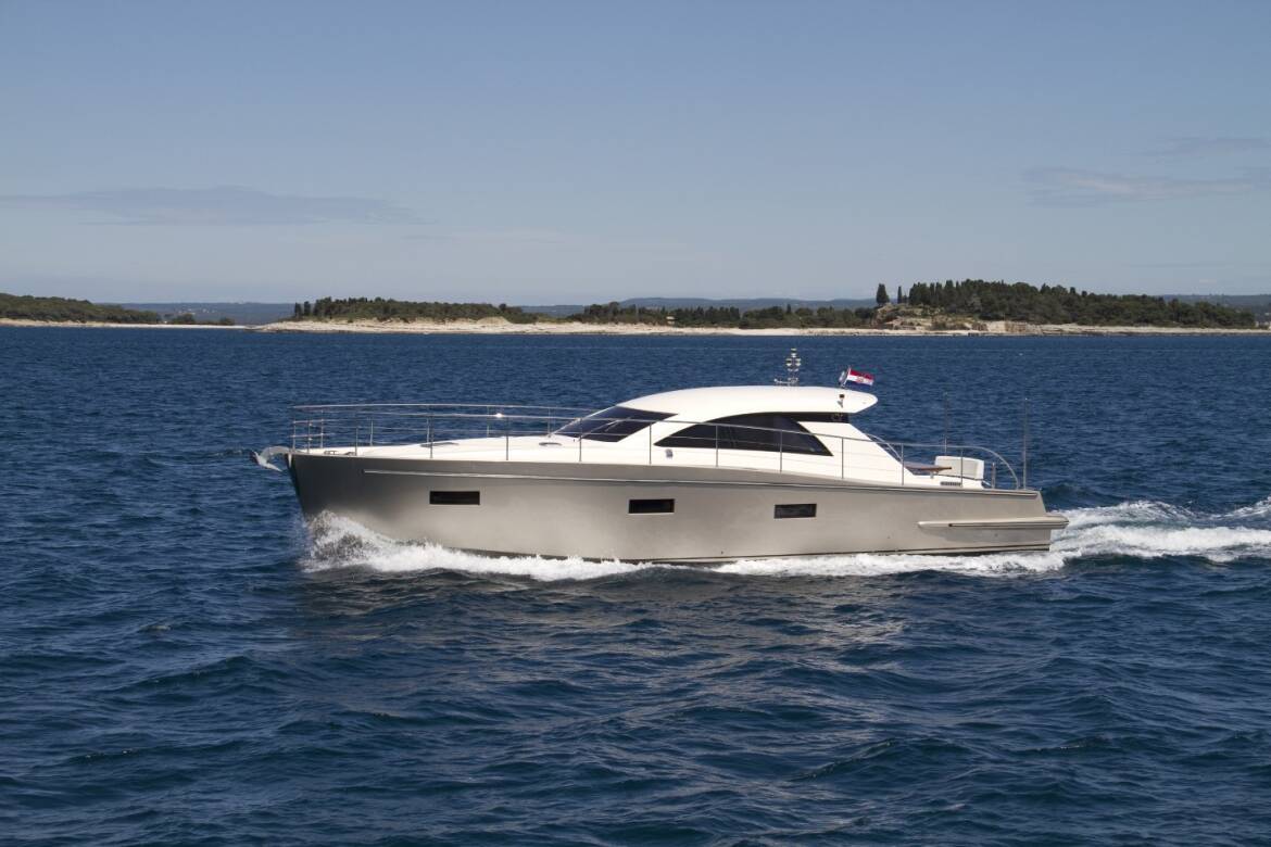 Cyrus 13.8 hardtop 18