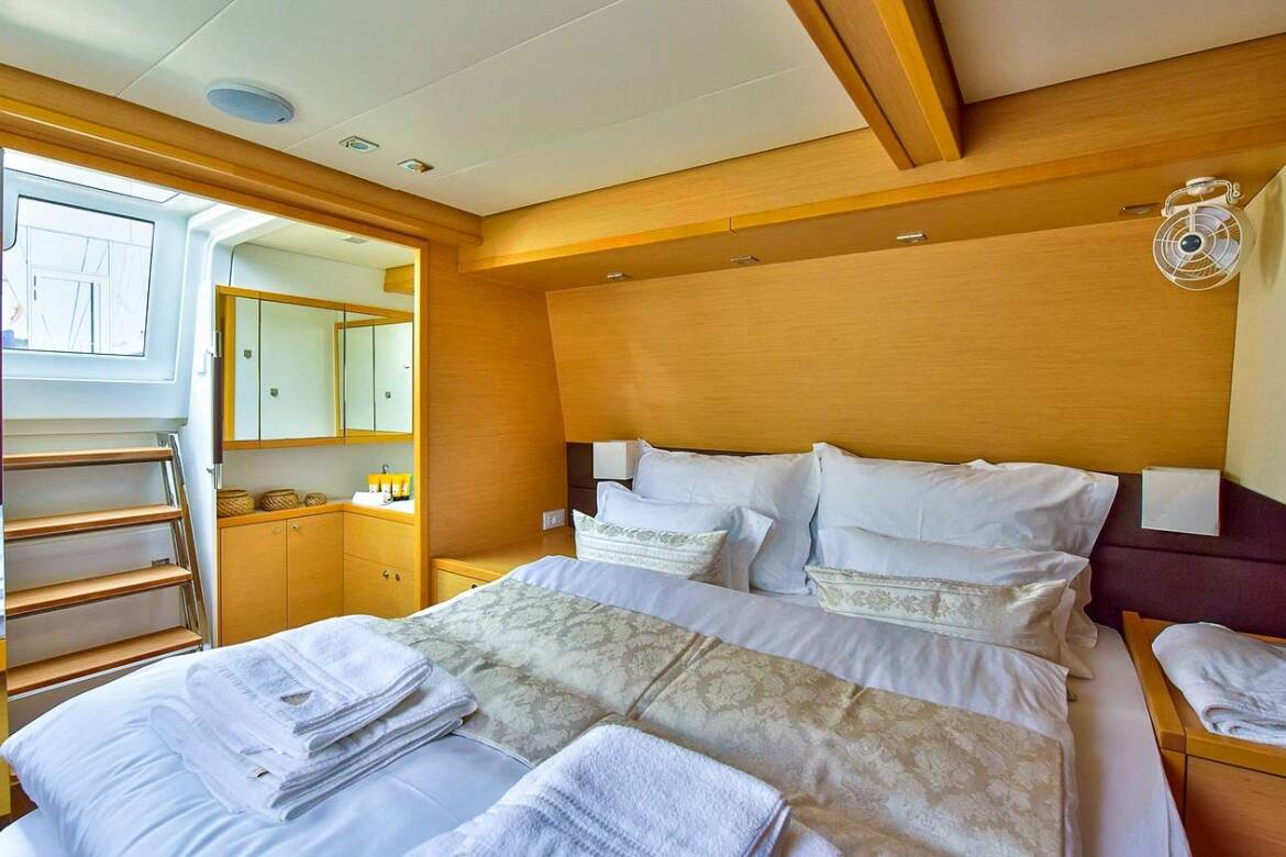 09 Lagoon 620 cabin 10 1265x843