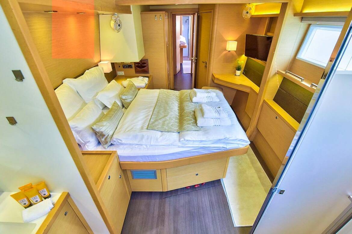 12 Lagoon 620 double cabin 13 1266x844