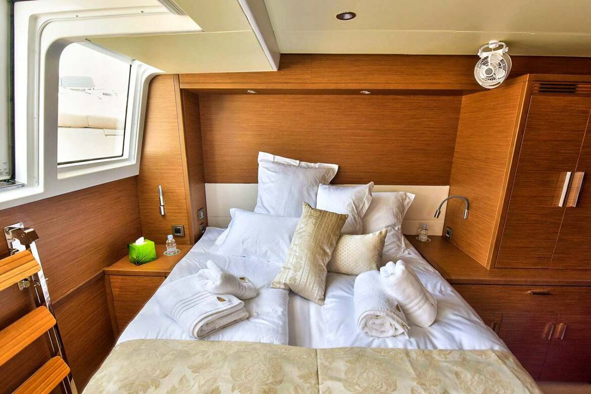 15 Lagoon 620 front view bed 16 1265x843