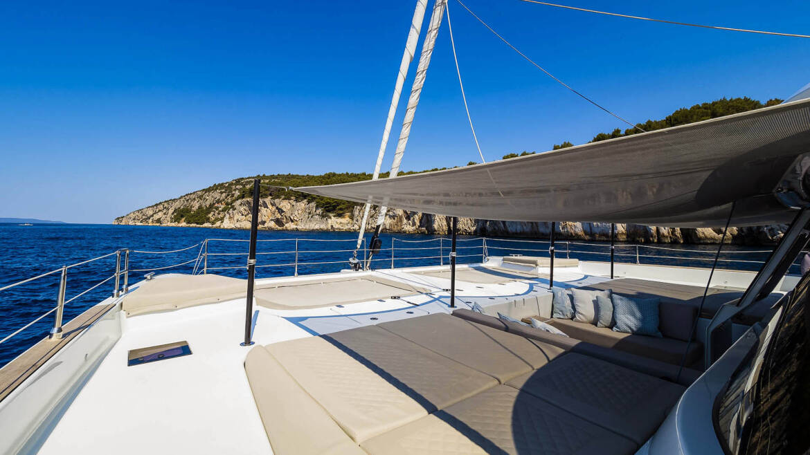 06 Sunreef 50 front view