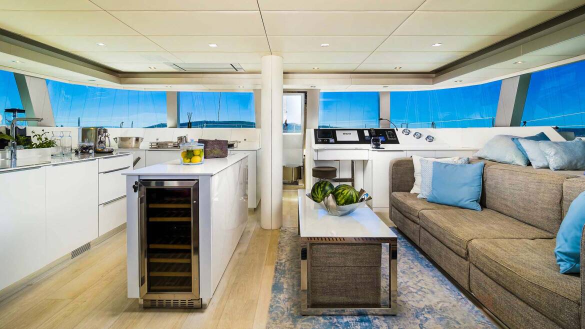 12 Sunreef 50 salon