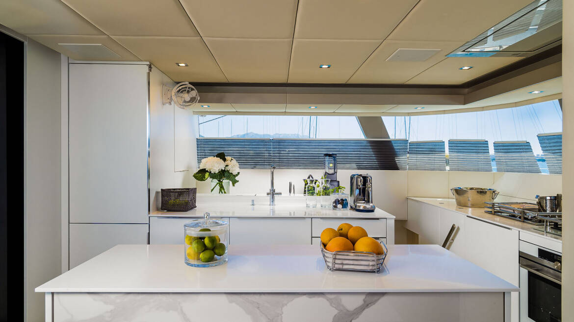 14 Sunreef 50 kitchen